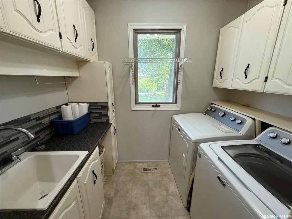 342 4th Avenue SW Eston SK S0L 1A0