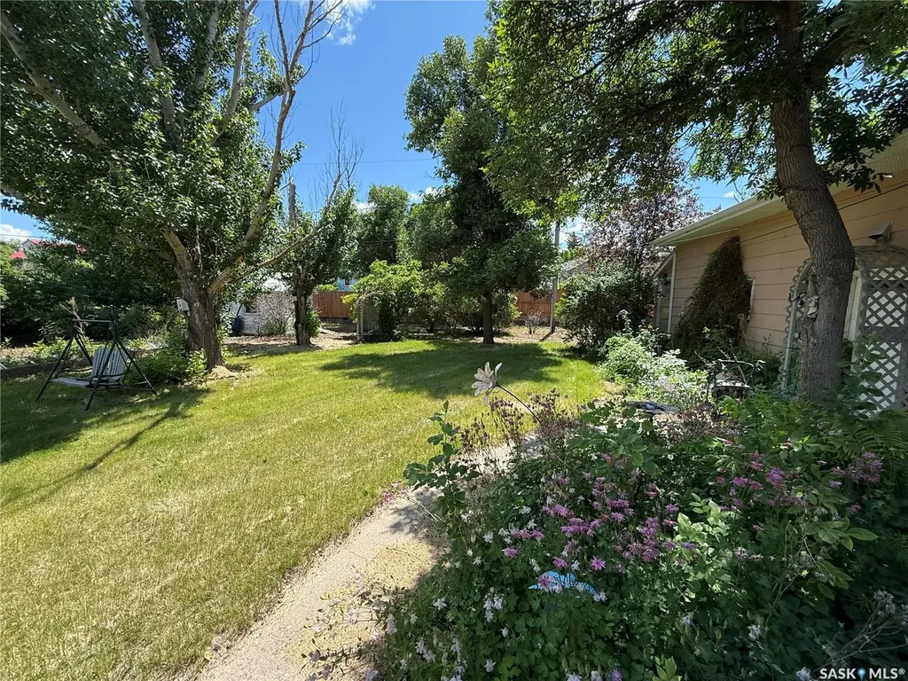 342 4th Avenue SW Eston SK S0L 1A0