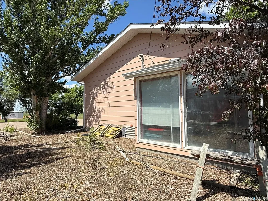 342 4th Avenue SW Eston SK S0L 1A0