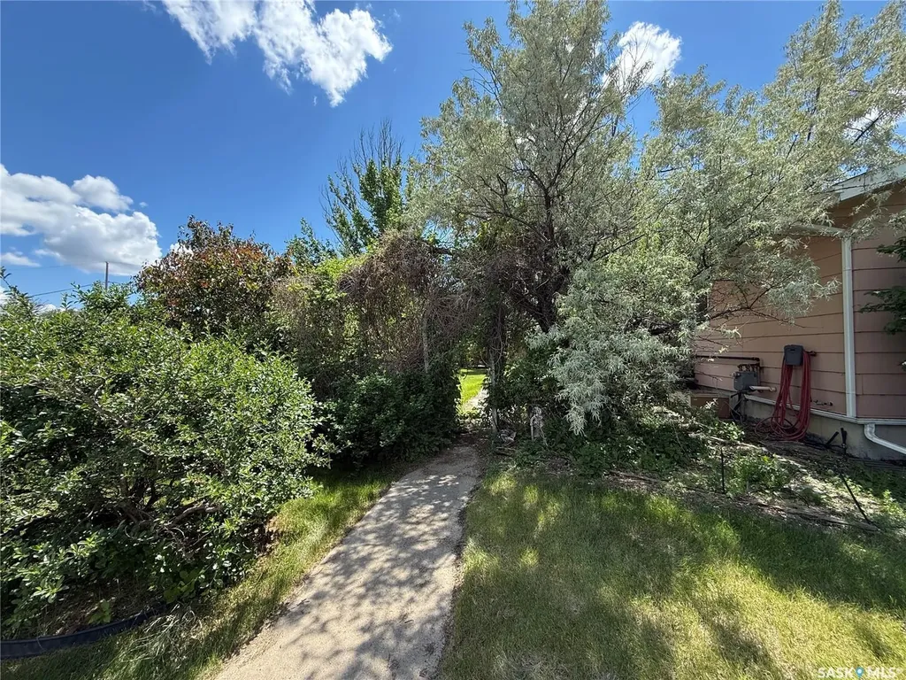 342 4th Avenue SW Eston SK S0L 1A0