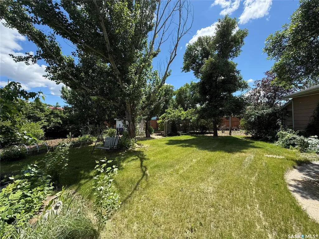 342 4th Avenue SW Eston SK S0L 1A0
