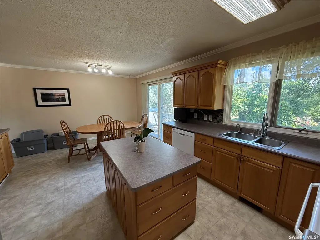 342 4th Avenue SW Eston SK S0L 1A0