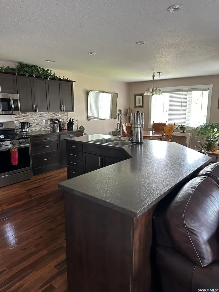 725 Centre Street Shaunavon SK S0N 0M0
