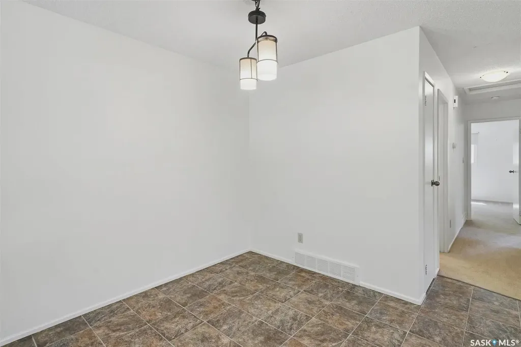 241-239 Molloy Street Saskatoon SK S7K 6J3