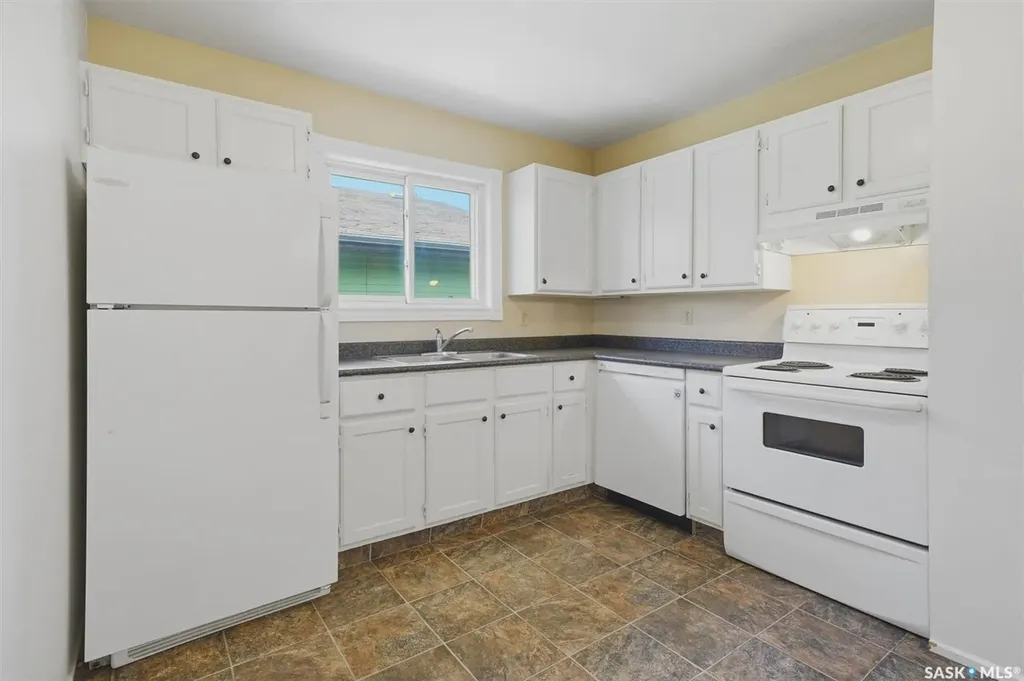 241-239 Molloy Street Saskatoon SK S7K 6J3