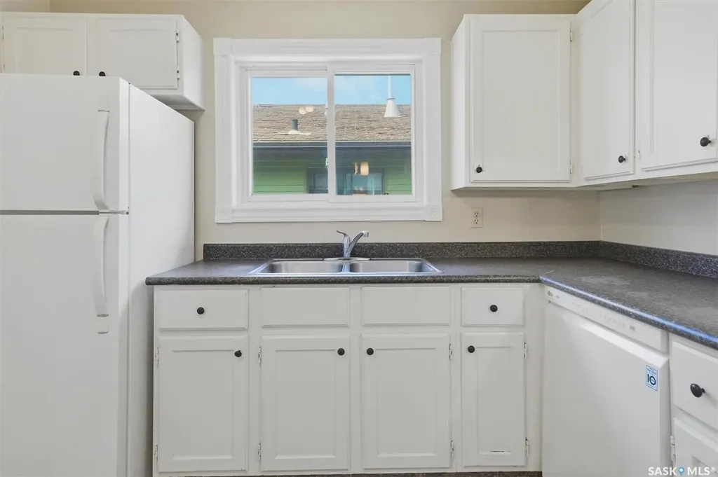 241-239 Molloy Street Saskatoon SK S7K 6J3