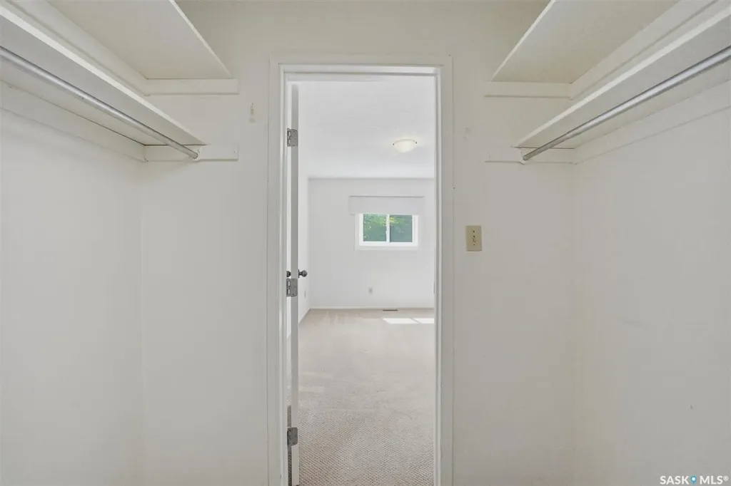 241-239 Molloy Street Saskatoon SK S7K 6J3