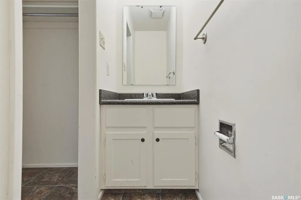 241-239 Molloy Street Saskatoon SK S7K 6J3