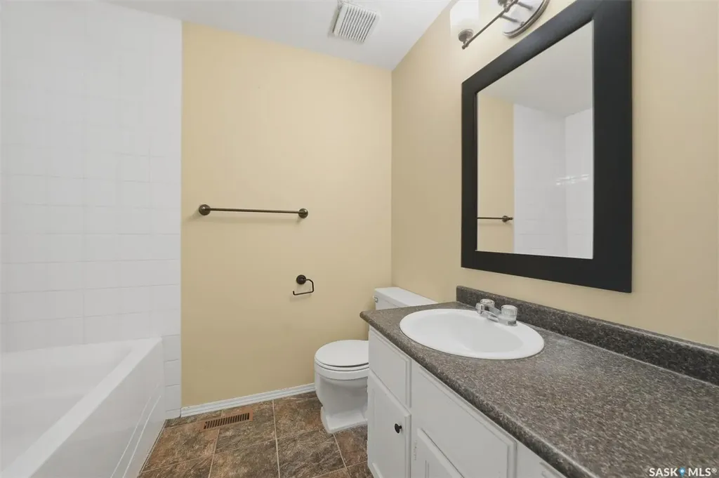 241-239 Molloy Street Saskatoon SK S7K 6J3