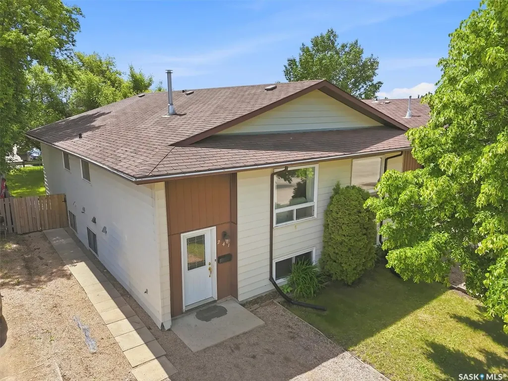 241-239 Molloy Street Saskatoon SK S7K 6J3