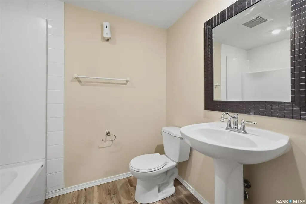 241-239 Molloy Street Saskatoon SK S7K 6J3