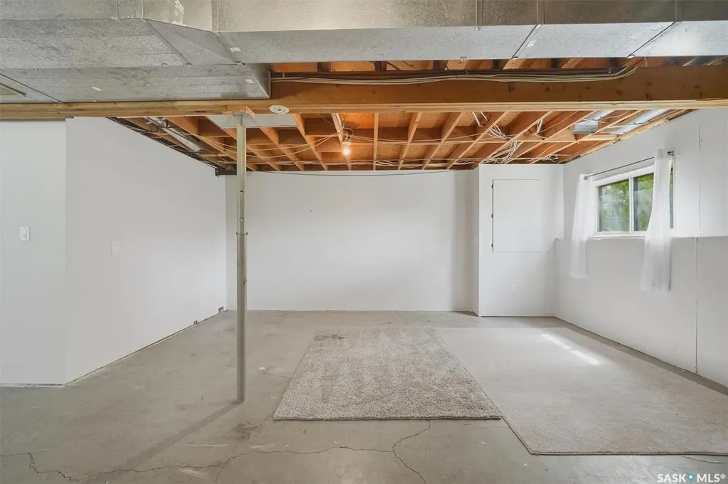 241-239 Molloy Street Saskatoon SK S7K 6J3