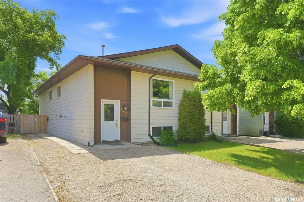 241-239 Molloy Street Saskatoon SK S7K 6J3