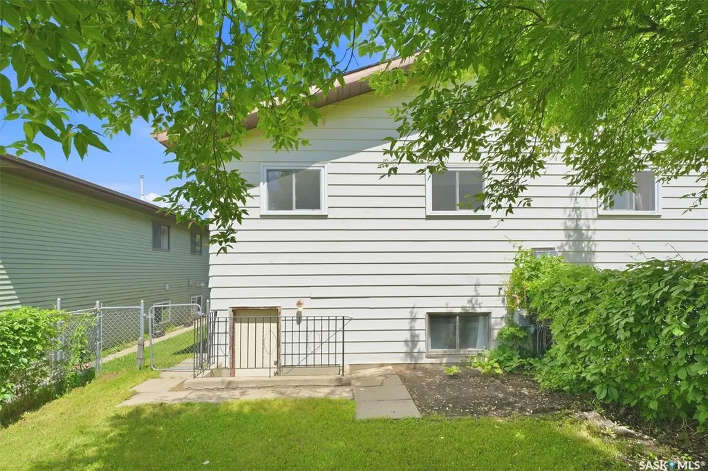 241-239 Molloy Street Saskatoon SK S7K 6J3