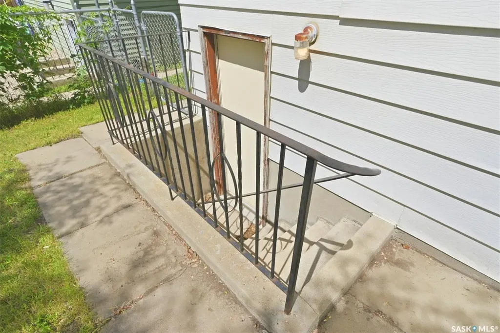 241-239 Molloy Street Saskatoon SK S7K 6J3