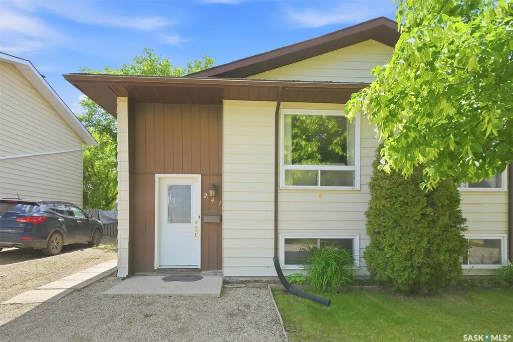 241-239 Molloy Street Saskatoon SK S7K 6J3
