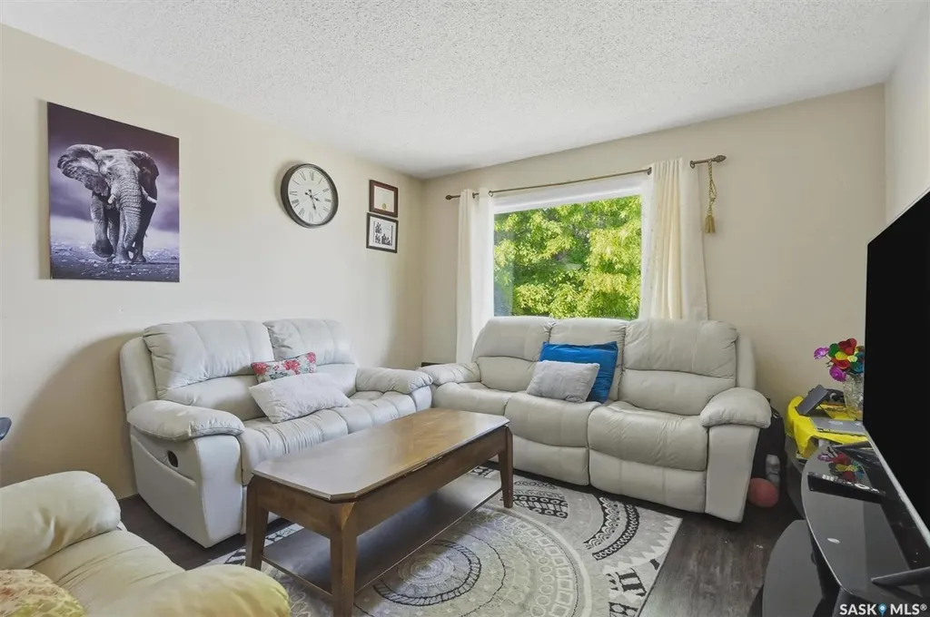 241-239 Molloy Street Saskatoon SK S7K 6J3