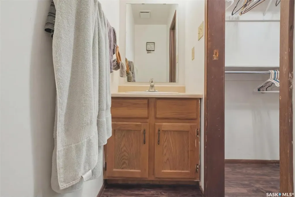 241-239 Molloy Street Saskatoon SK S7K 6J3