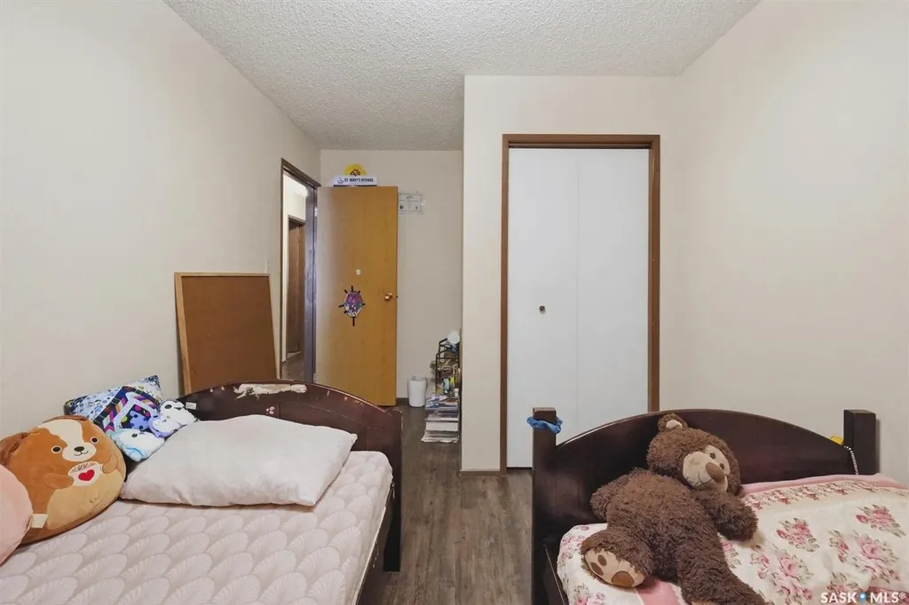 241-239 Molloy Street Saskatoon SK S7K 6J3
