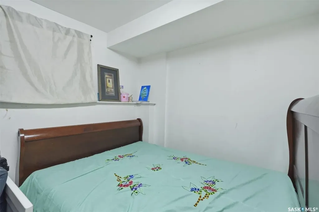 241-239 Molloy Street Saskatoon SK S7K 6J3