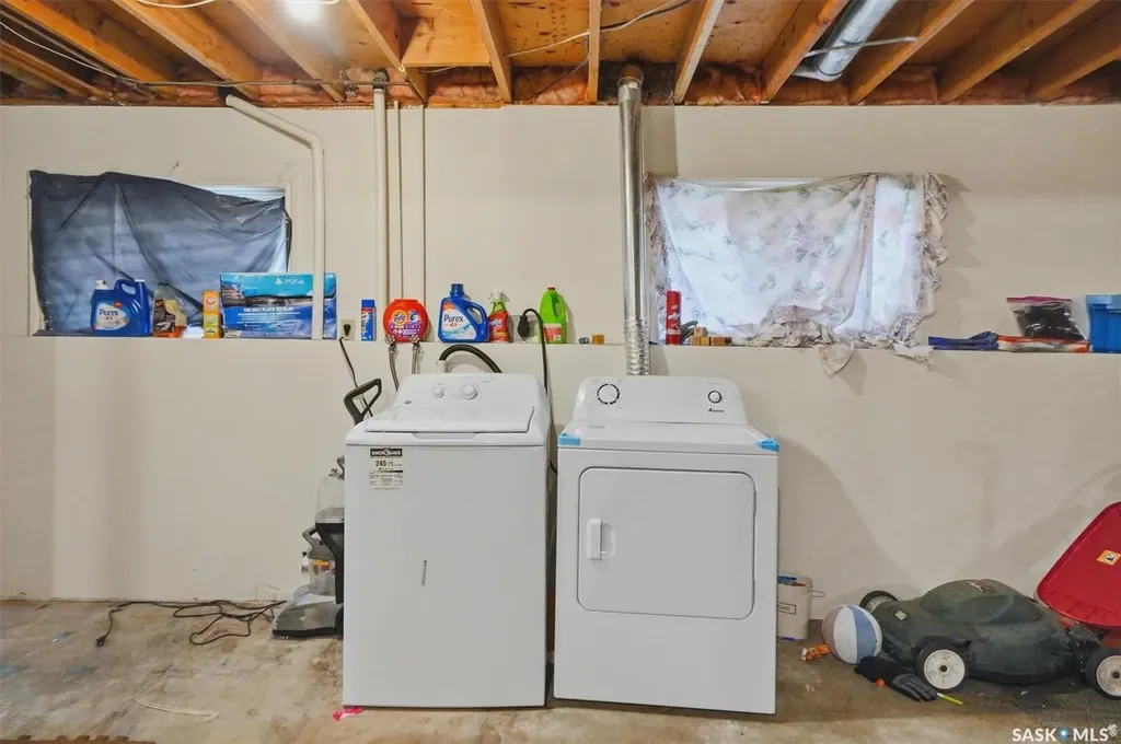 241-239 Molloy Street Saskatoon SK S7K 6J3