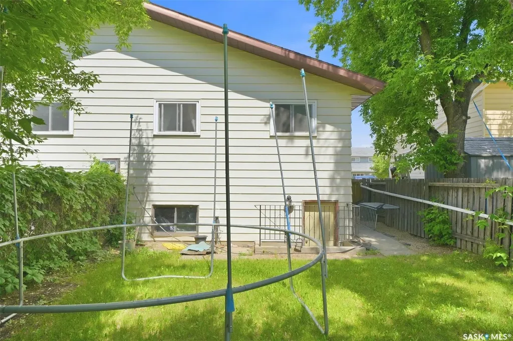 241-239 Molloy Street Saskatoon SK S7K 6J3