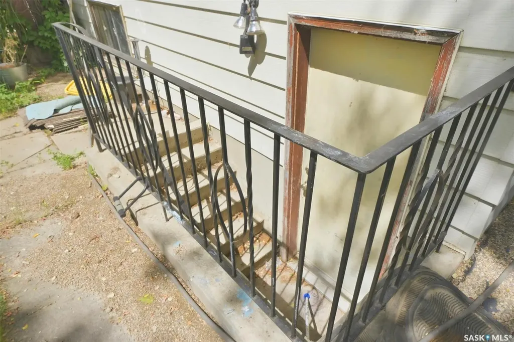 241-239 Molloy Street Saskatoon SK S7K 6J3