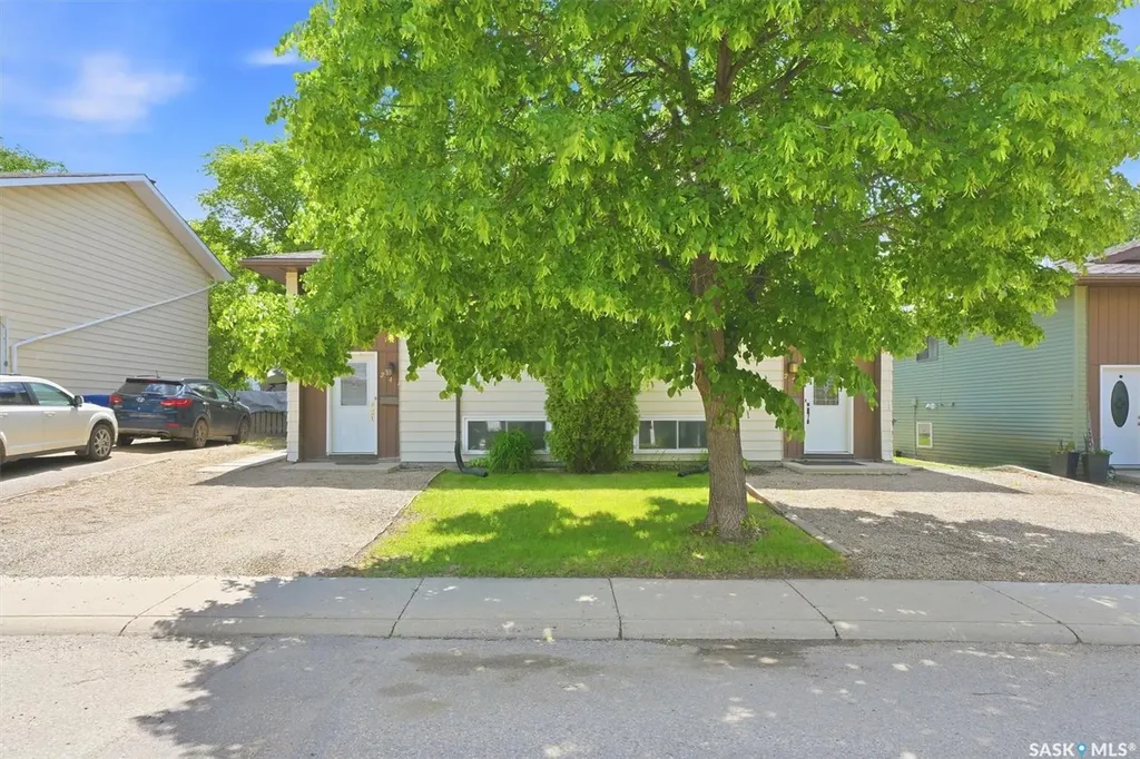 241-239 Molloy Street Saskatoon SK S7K 6J3