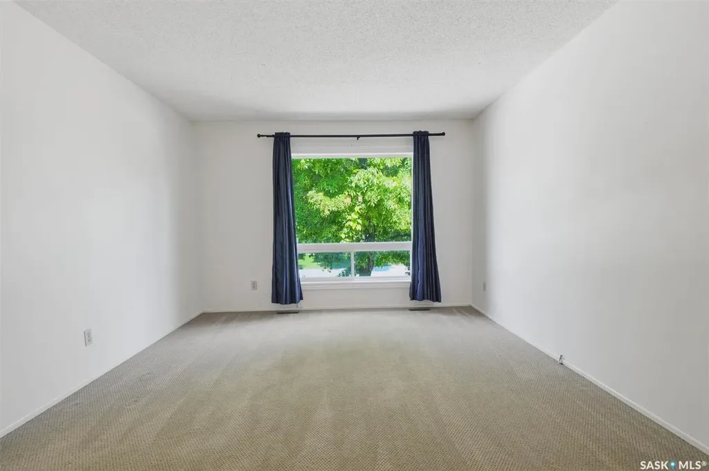 241-239 Molloy Street Saskatoon SK S7K 6J3