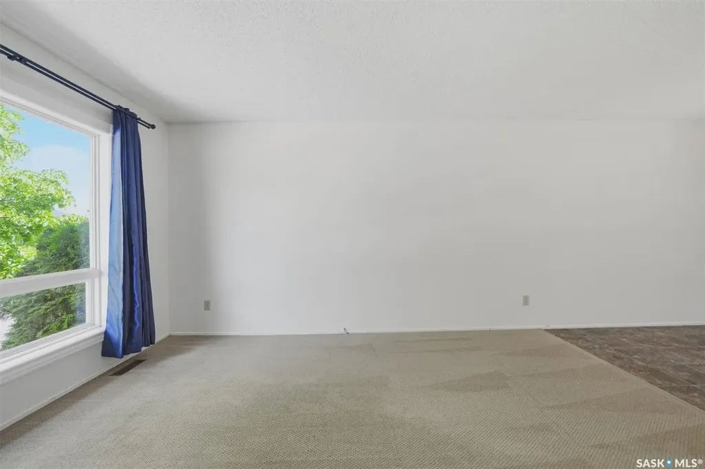 241-239 Molloy Street Saskatoon SK S7K 6J3