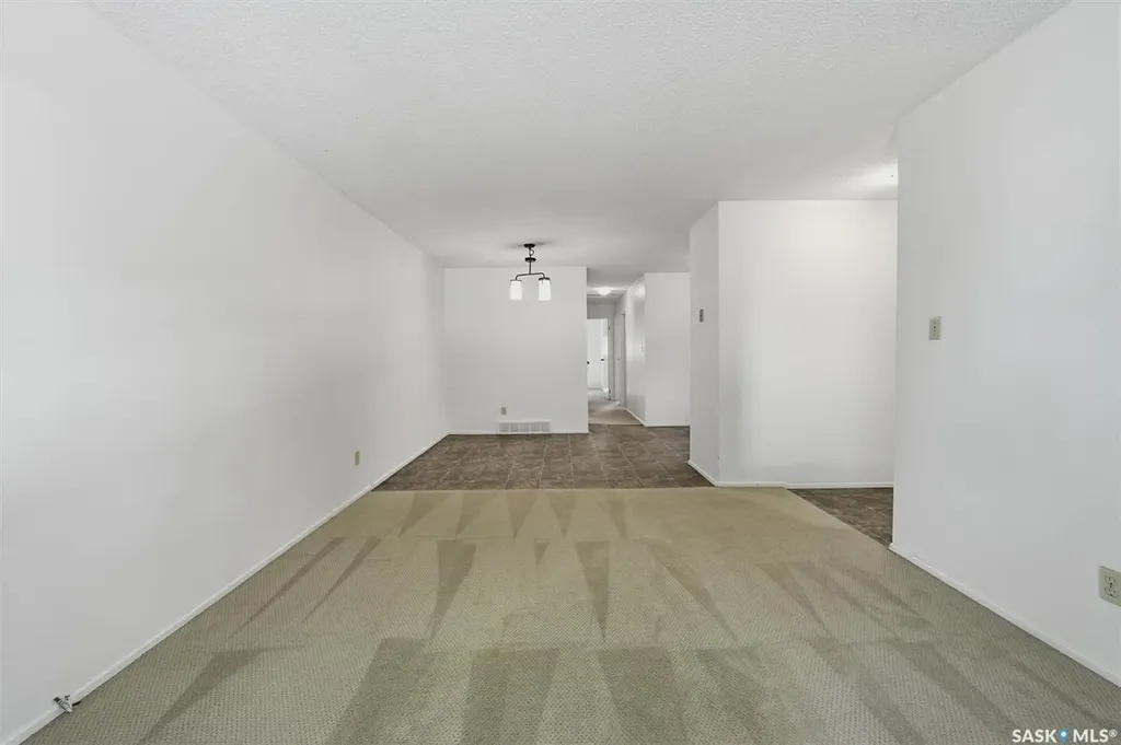 241-239 Molloy Street Saskatoon SK S7K 6J3