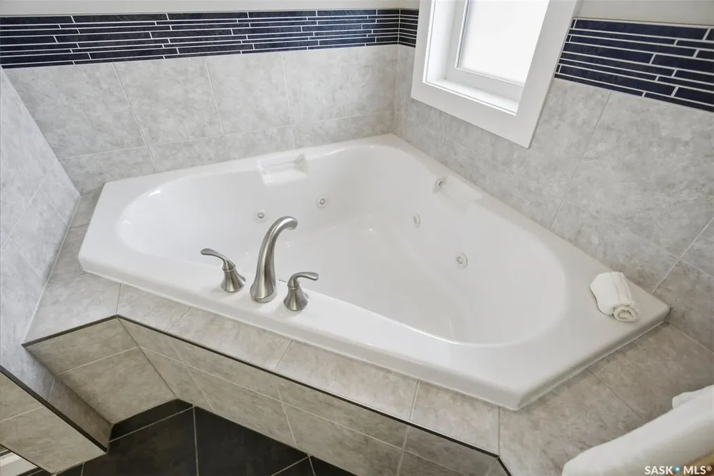 522 Atton Lane Saskatoon SK S7W 0K6