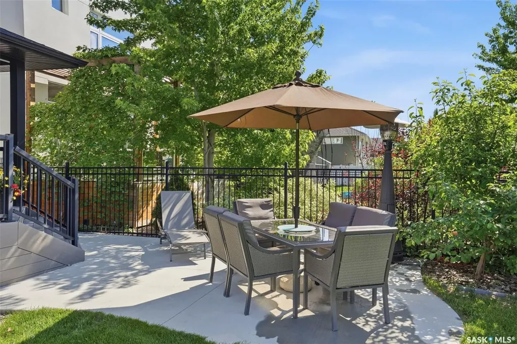 522 Atton Lane Saskatoon SK S7W 0K6