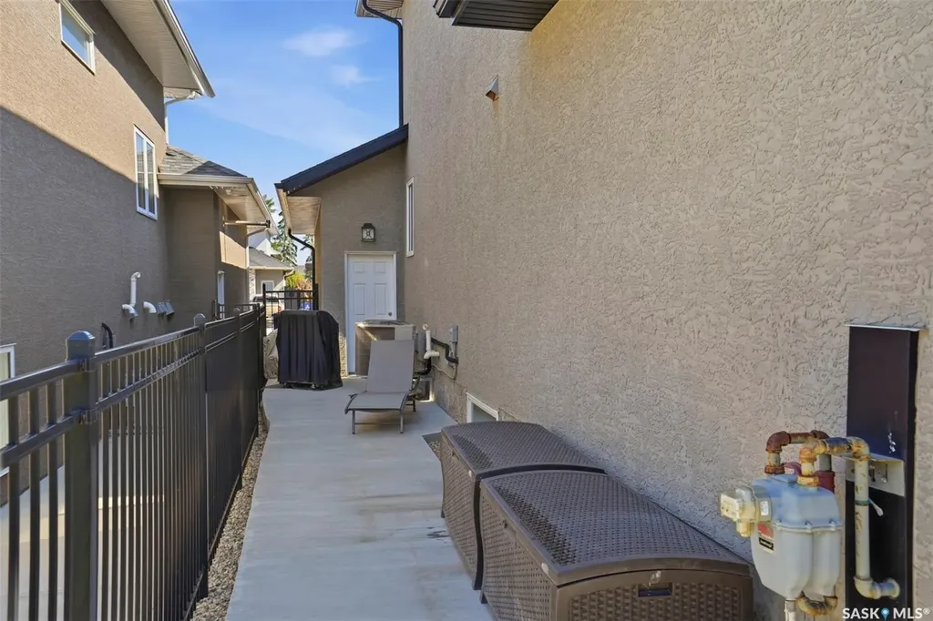 522 Atton Lane Saskatoon SK S7W 0K6