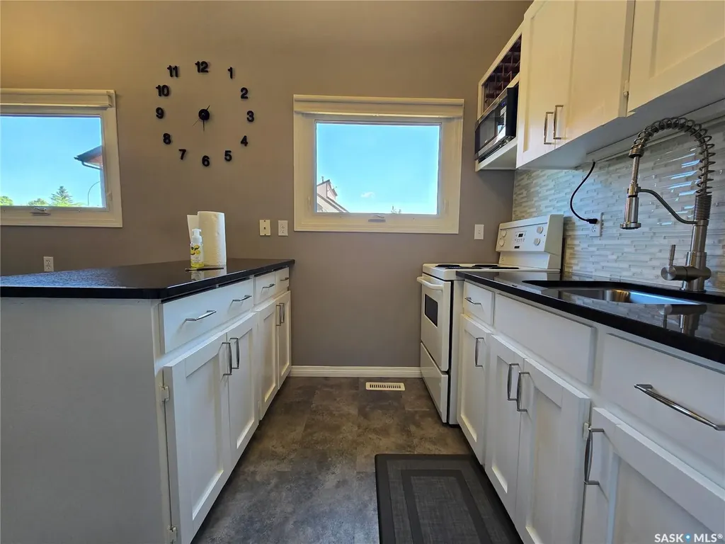 331 Pendygrasse Road Saskatoon SK S7M 4R3