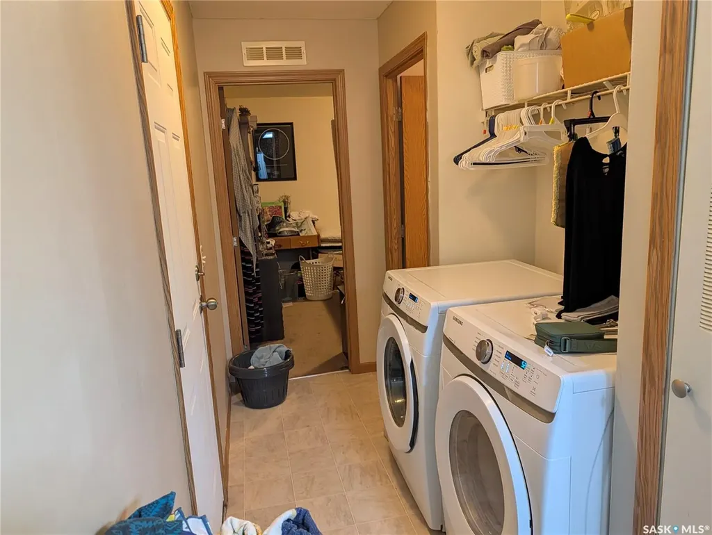 1295 9th Avenue NE Moose Jaw SK S6J 1C5