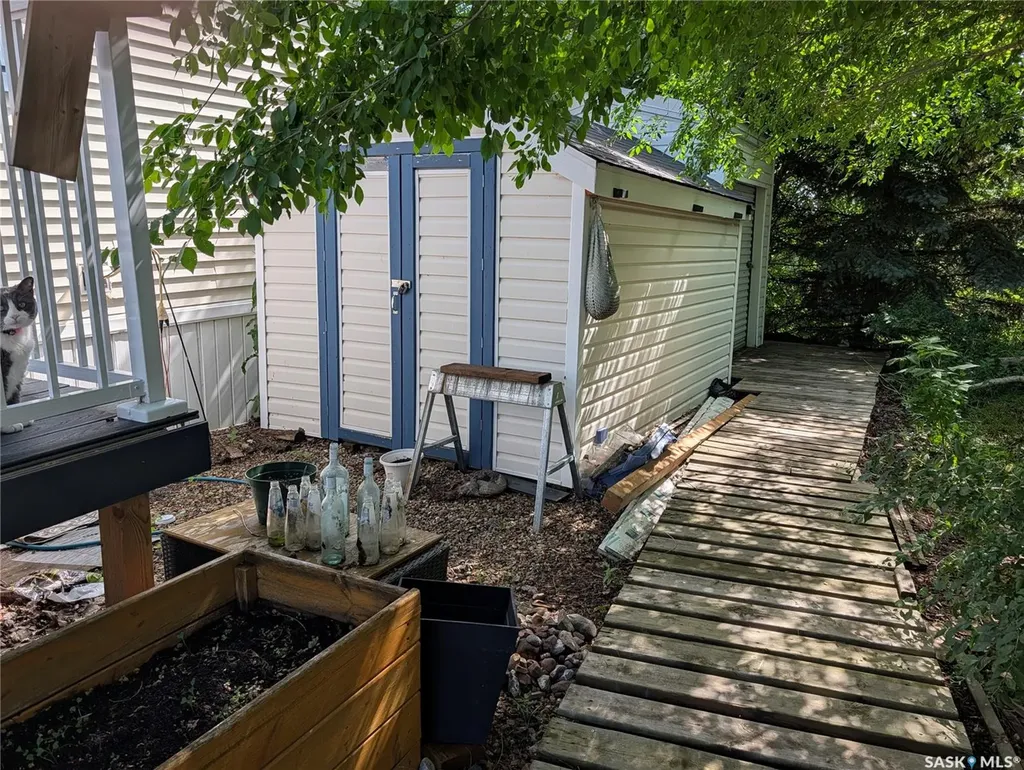 1295 9th Avenue NE Moose Jaw SK S6J 1C5