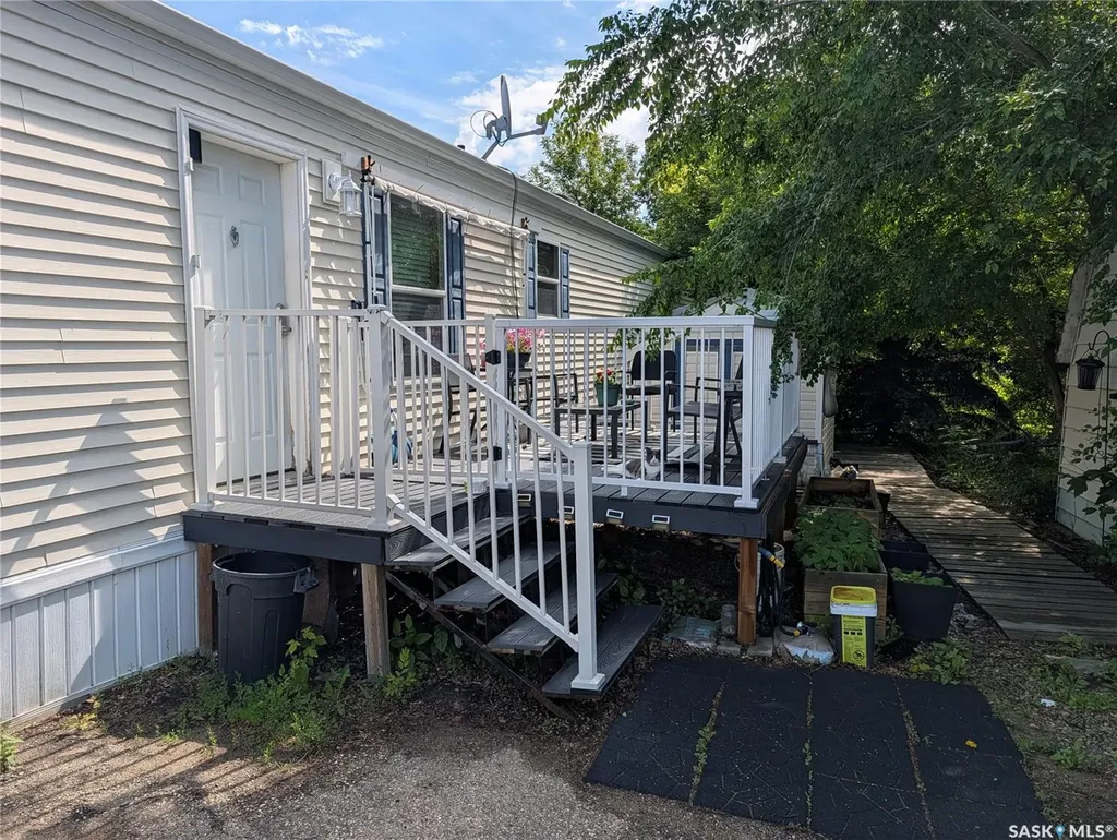 1295 9th Avenue NE Moose Jaw SK S6J 1C5