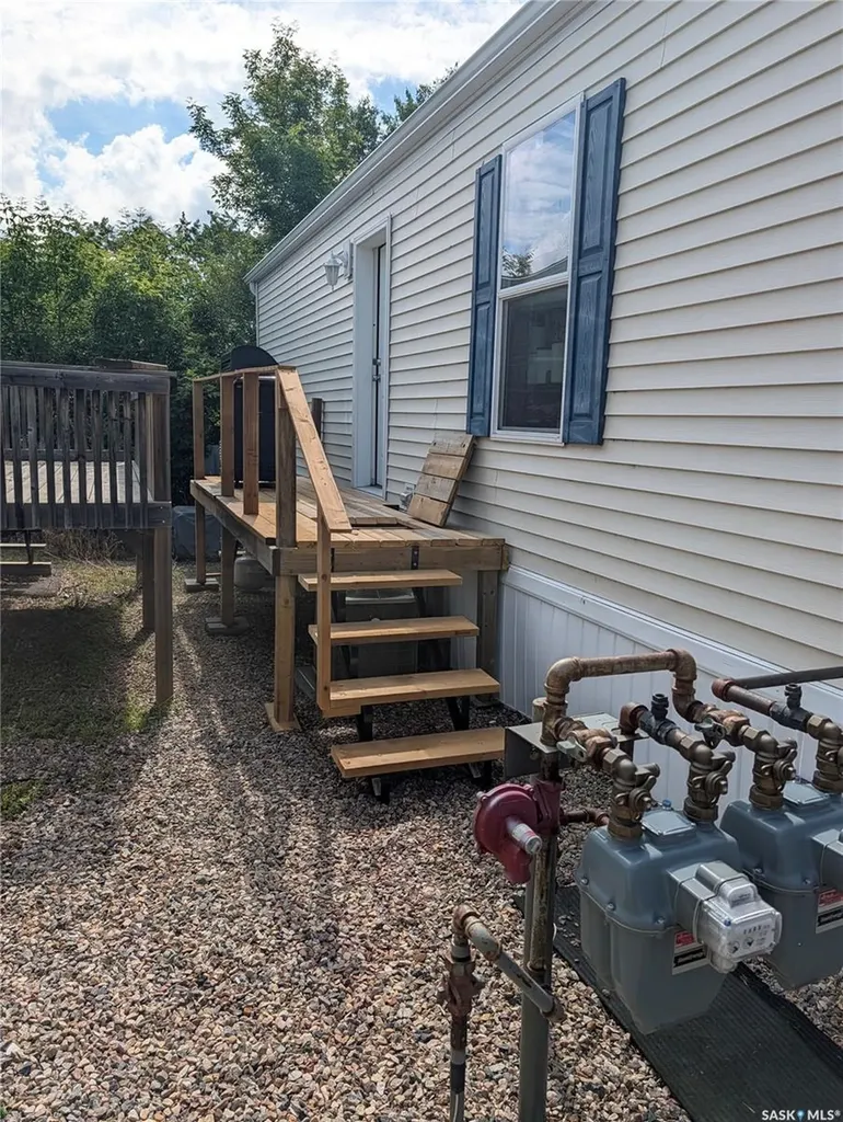 1295 9th Avenue NE Moose Jaw SK S6J 1C5