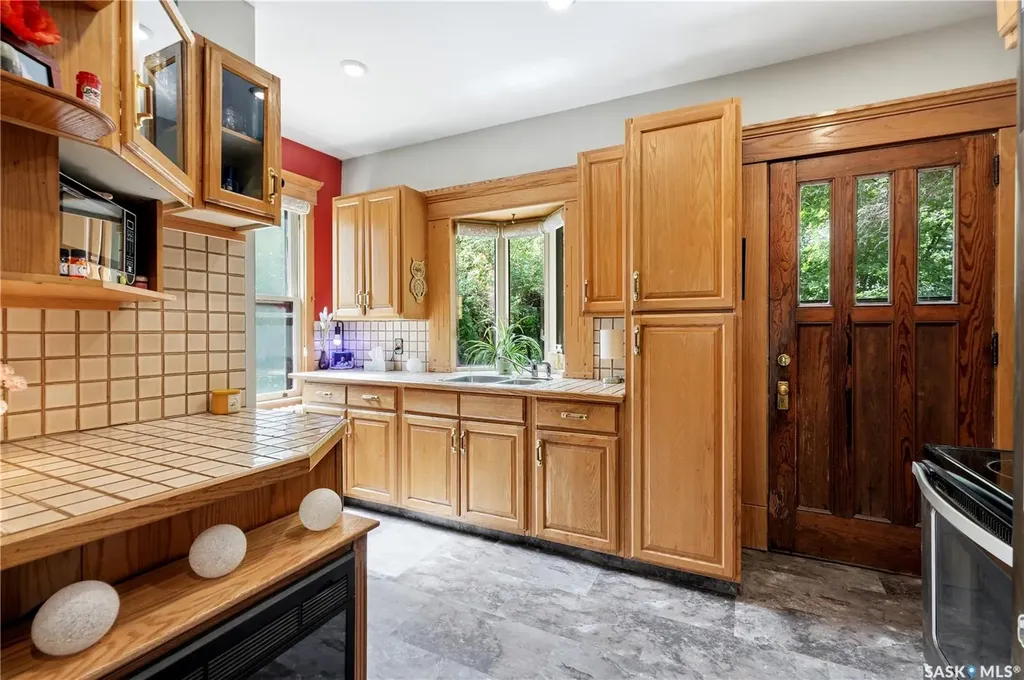 606 Bedford Road Saskatoon SK S7L 0E8