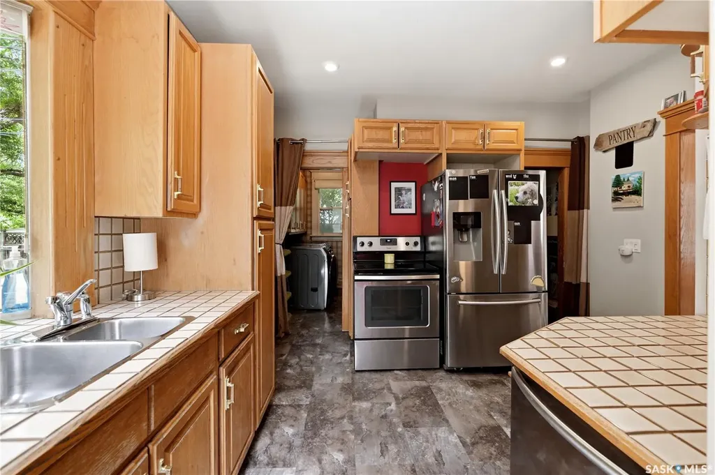 606 Bedford Road Saskatoon SK S7L 0E8