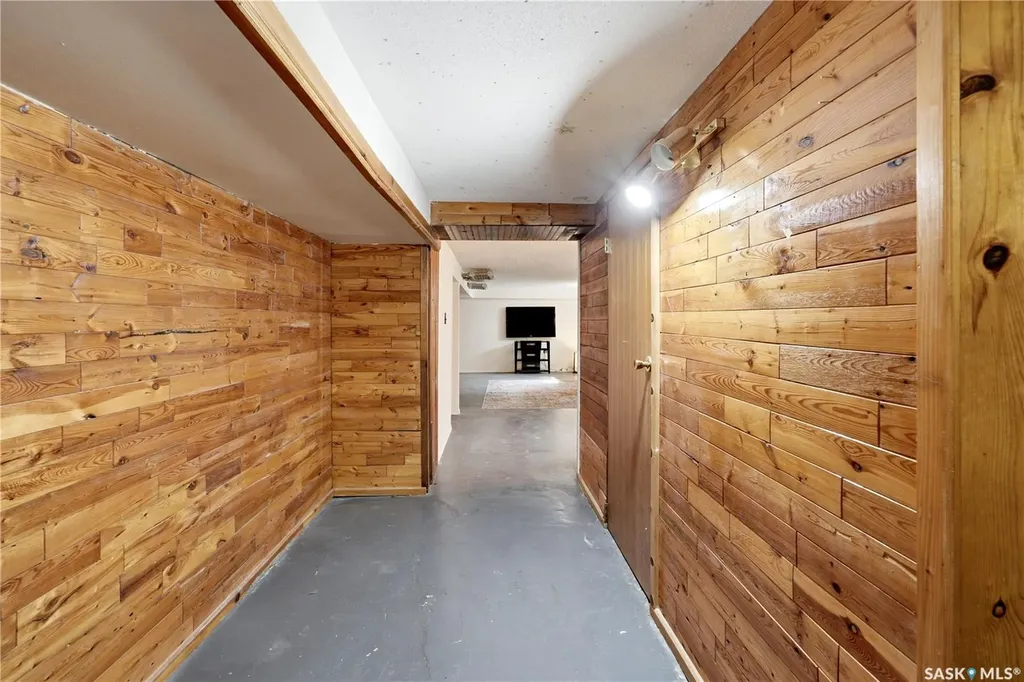 606 Bedford Road Saskatoon SK S7L 0E8