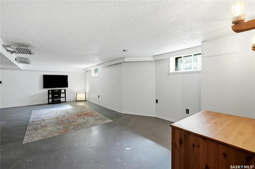 606 Bedford Road Saskatoon SK S7L 0E8