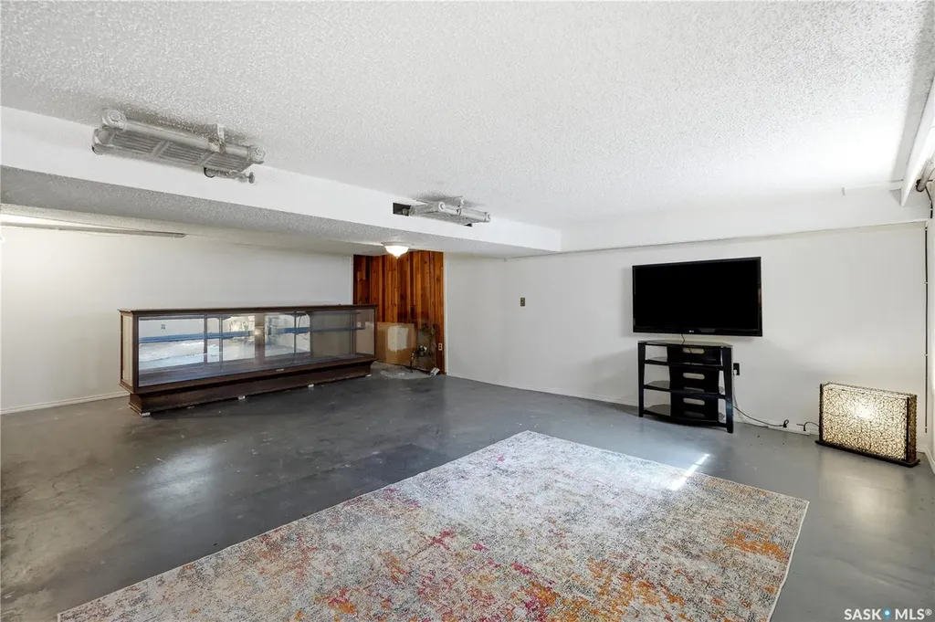 606 Bedford Road Saskatoon SK S7L 0E8