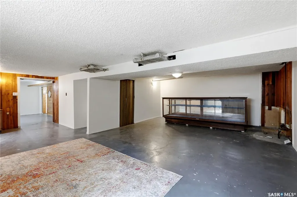 606 Bedford Road Saskatoon SK S7L 0E8