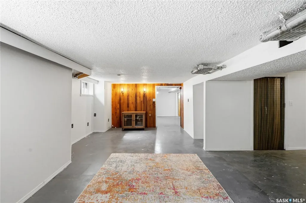 606 Bedford Road Saskatoon SK S7L 0E8