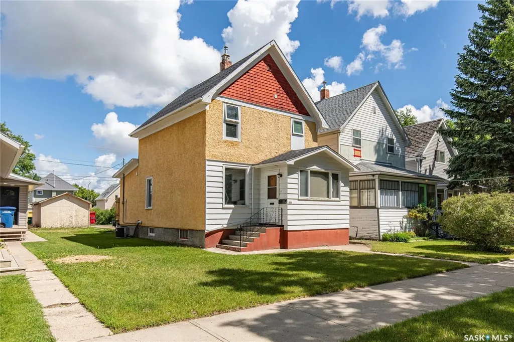 430 Duffield Street W Moose Jaw SK S6H 5H8