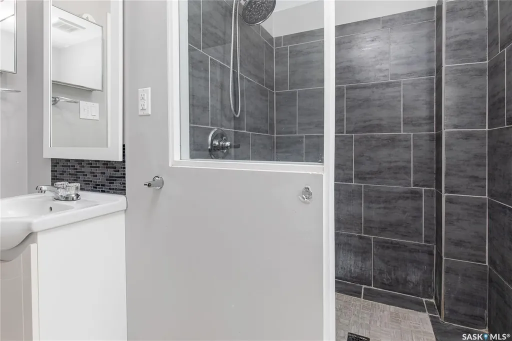 430 Duffield Street W Moose Jaw SK S6H 5H8