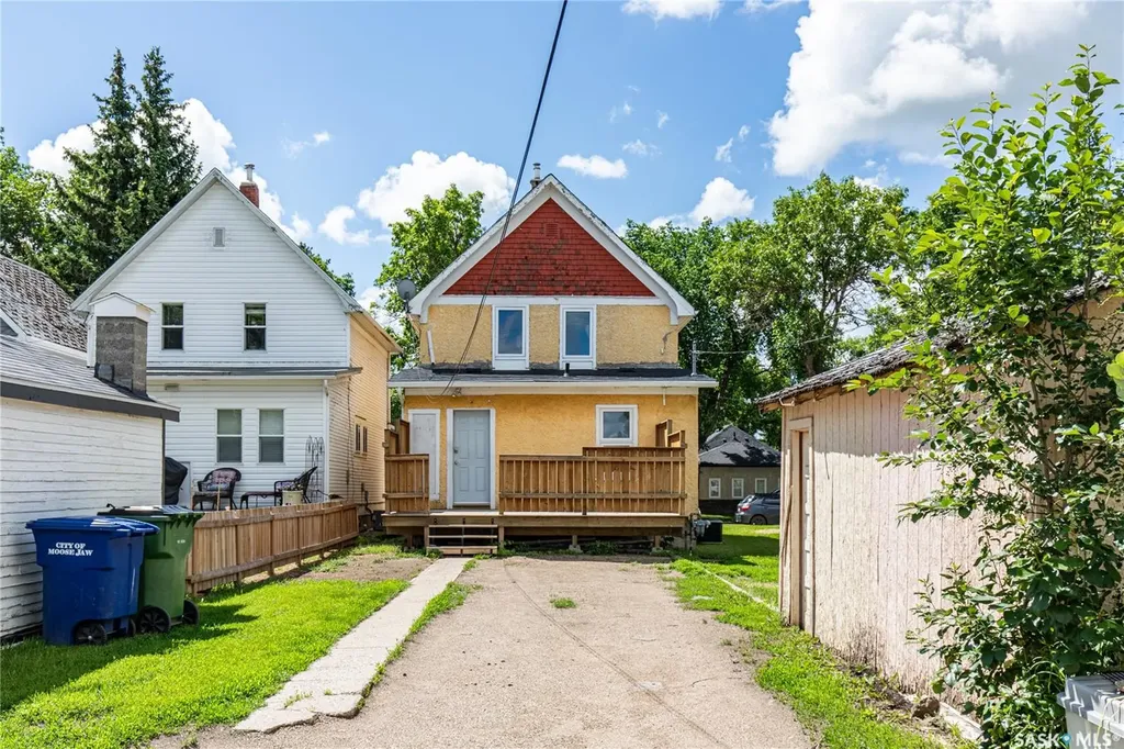 430 Duffield Street W Moose Jaw SK S6H 5H8