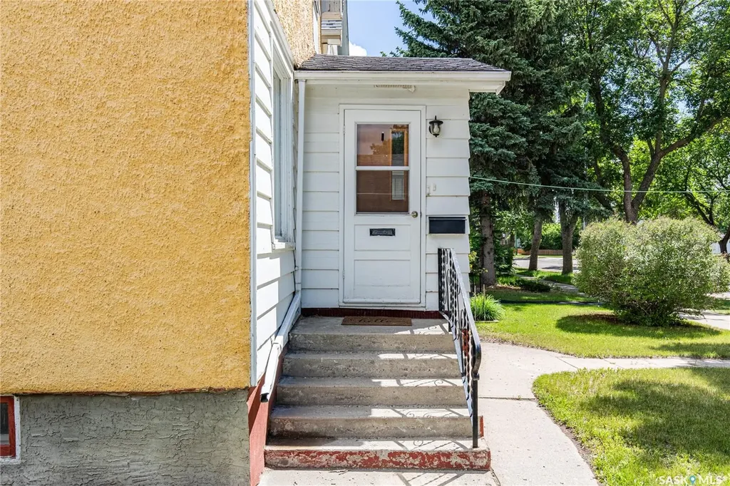 430 Duffield Street W Moose Jaw SK S6H 5H8